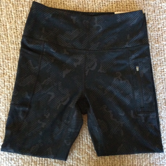 NEW Ladies 7/8 Reebok Leggings | Size Medium | Black and Grey Logo | 2 Pockets - Picture 6 of 14